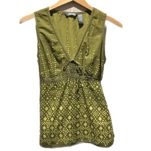 V-Neck Sleeveless Lightweight Top Color Olive